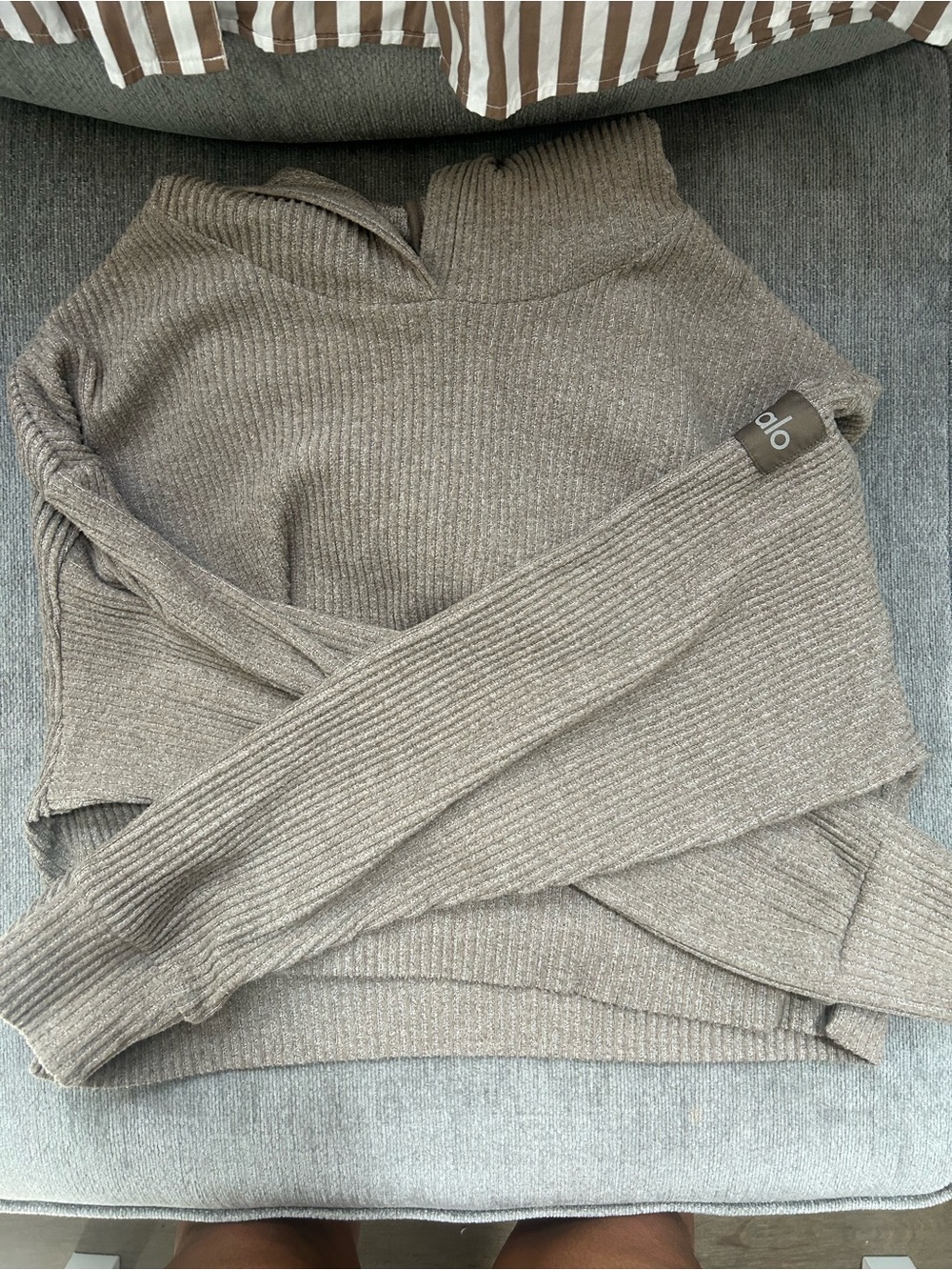 Alo Cropped Sweater Ribbed - Picture 2 of 4